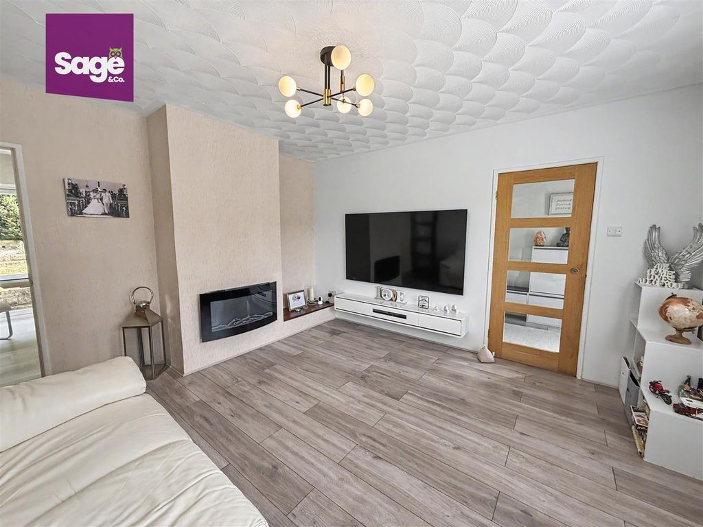 Property photo 2 of 32