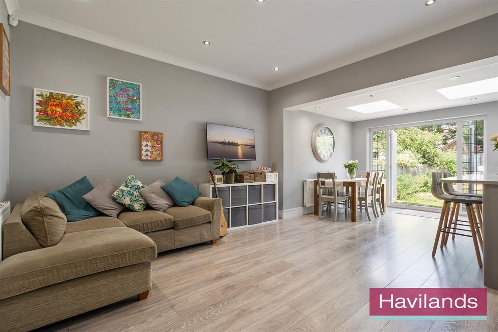 Property photo 3 of 15 Halstead Road-8.Jpg