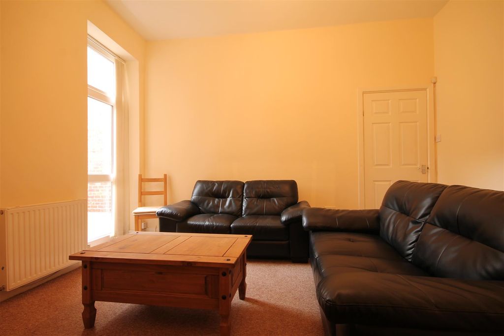 Property photo 3 of 8 2.Jpg