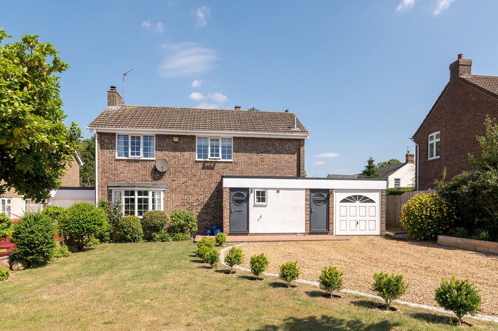 Property photo 1 of 32