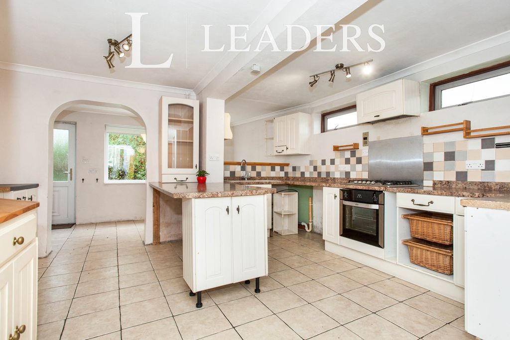 Property photo 2 of 4 Kitchen