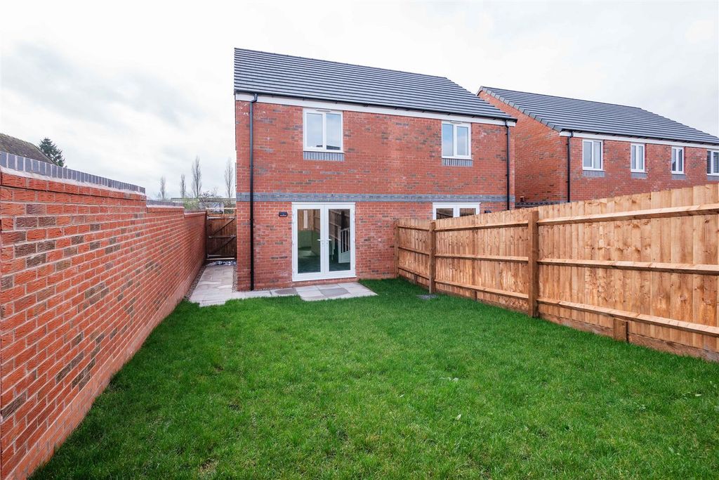 Property photo 2 of 11 Garden.Jpg