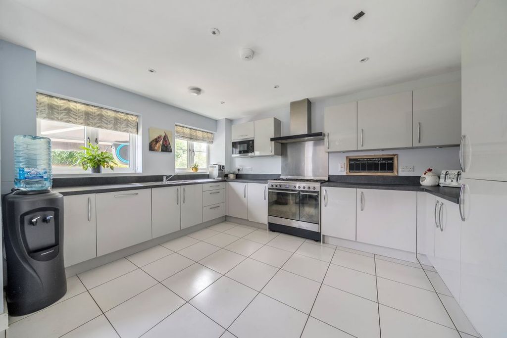 Property photo 2 of 16 13542611168Cbcd8Fb64c3