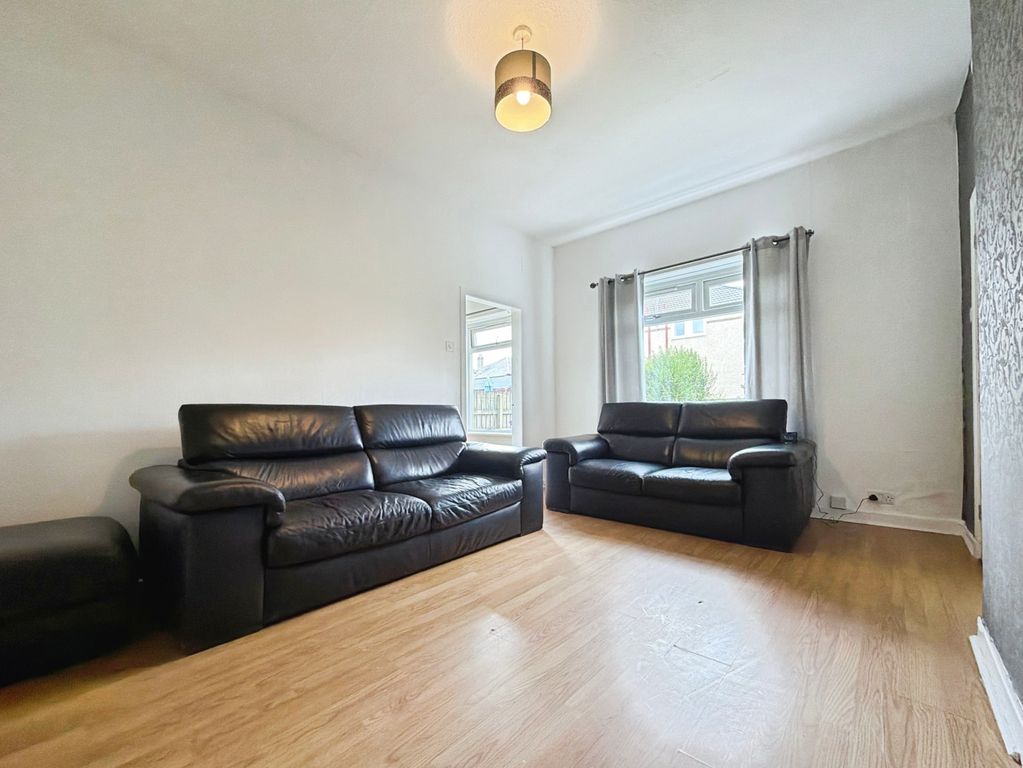 Property photo 2 of 11 Lounge