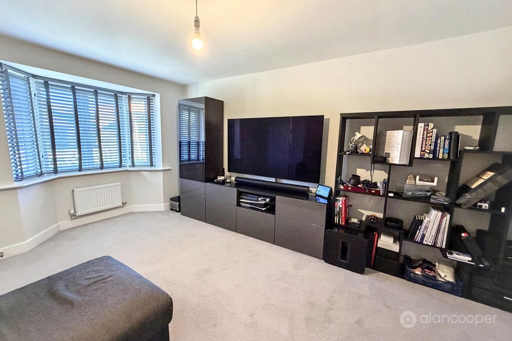 Property photo 2 of 14 5696342