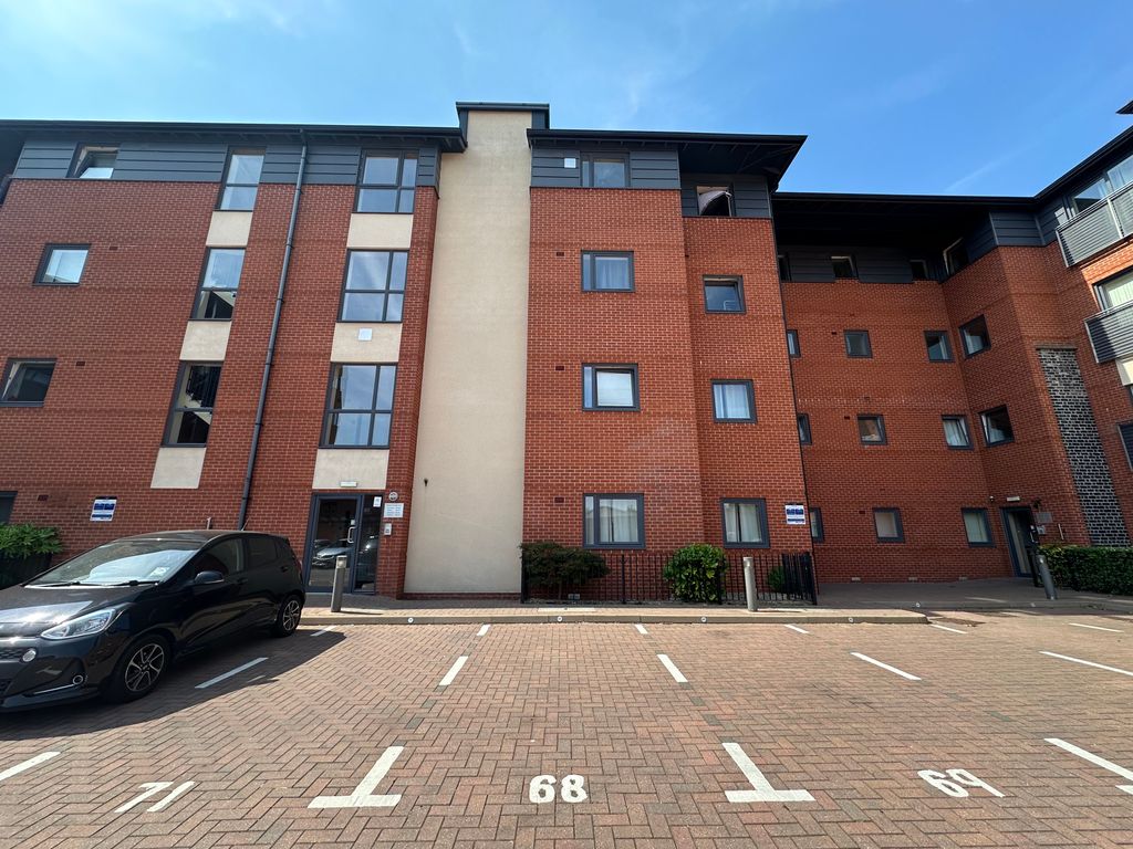 Property photo 1 of 10 Entrance/Parking
