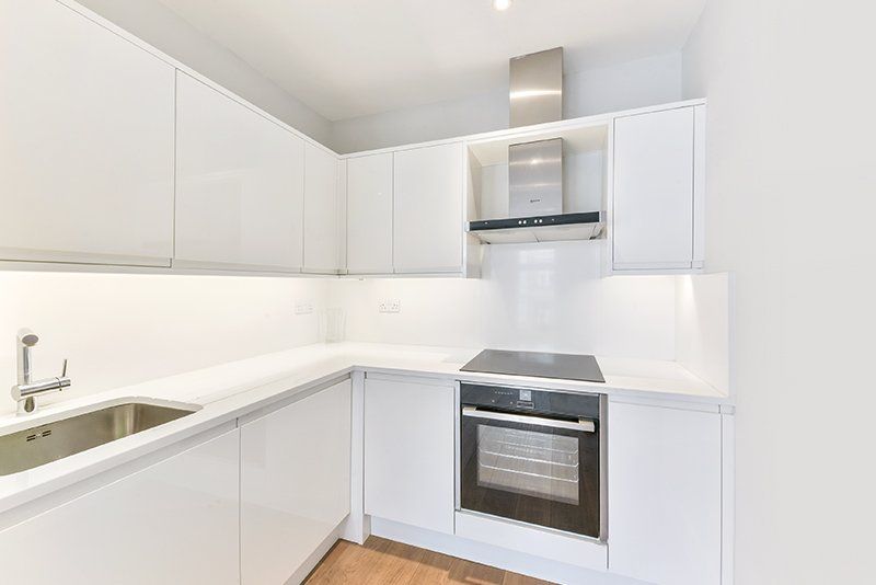 Property photo 2 of 12 Shaftesbury Avenue