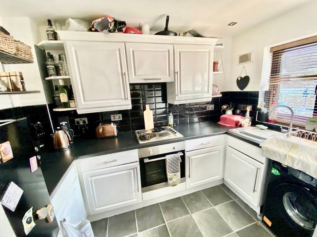 Property photo 2 of 5 Kitchen