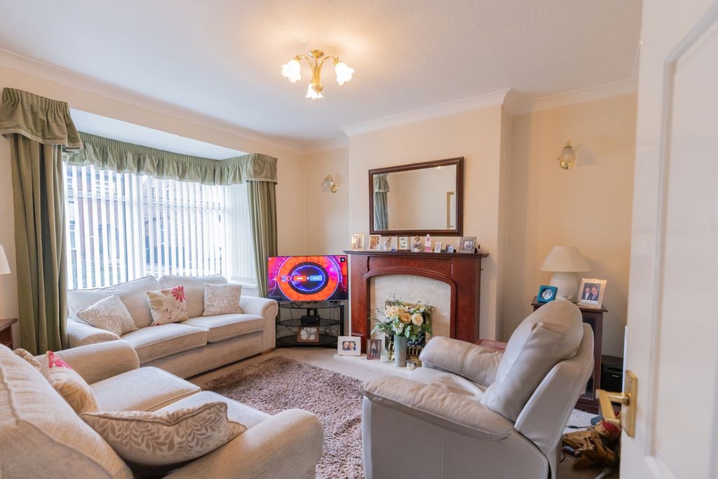 Property photo 2 of 18 Living Room