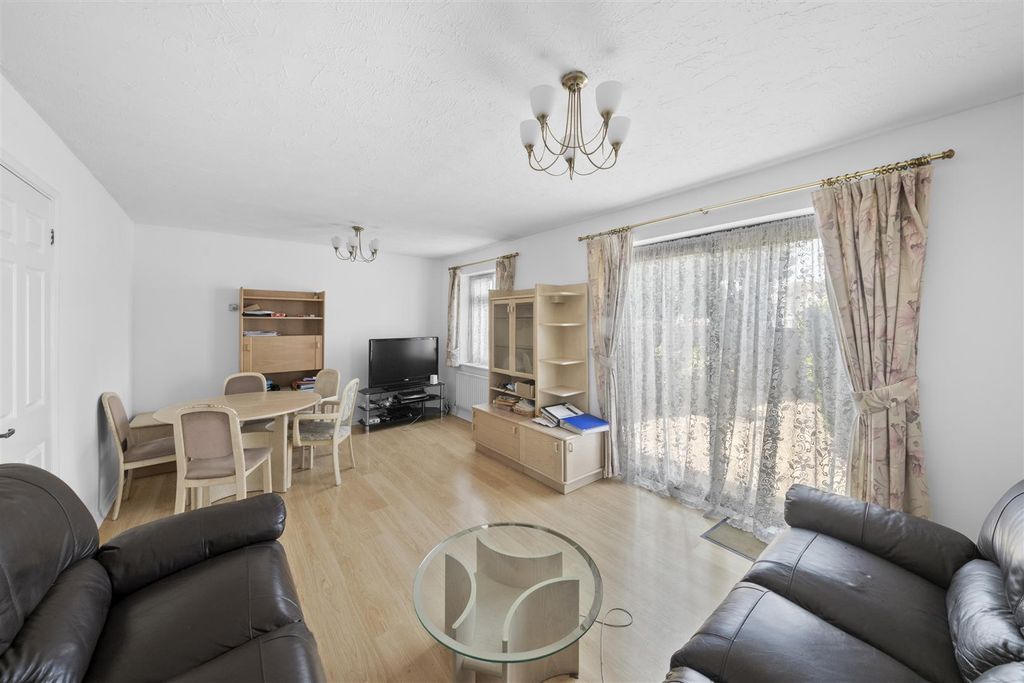Property photo 2 of 15 4