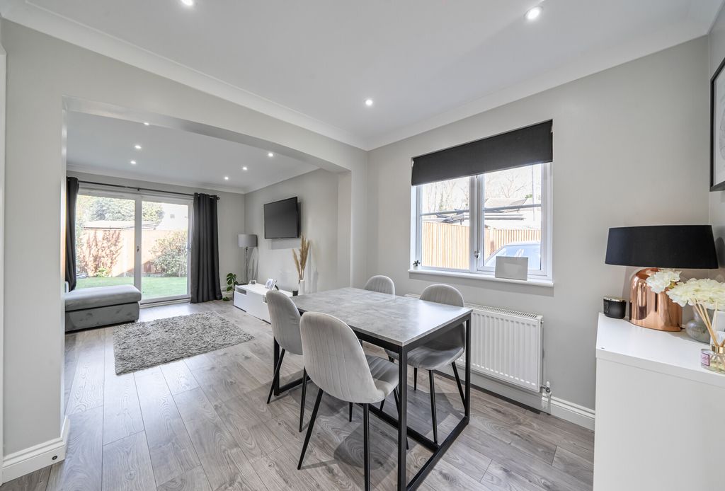 Property photo 2 of 12 Lounge/Diner