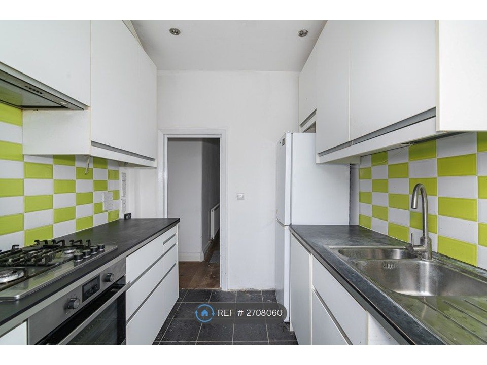 Property photo 3 of 14 Kitchen