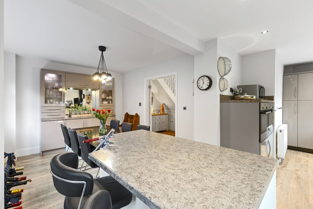 Property photo 3 of 64