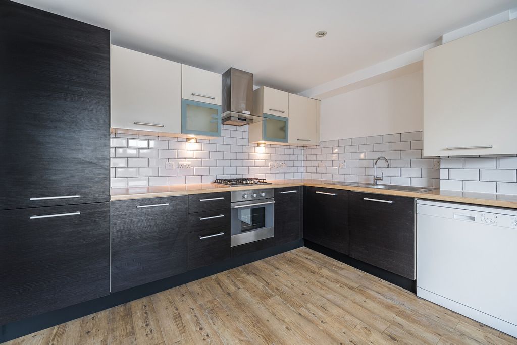 Property photo 3 of 20 1388681-8-693c217...