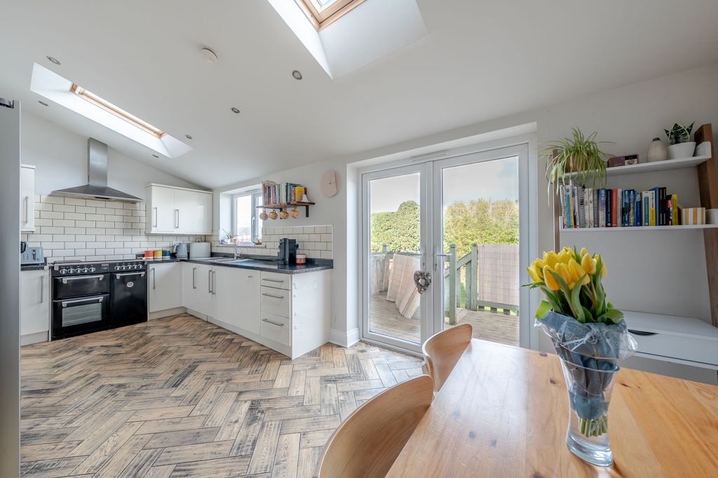 Property photo 2 of 25