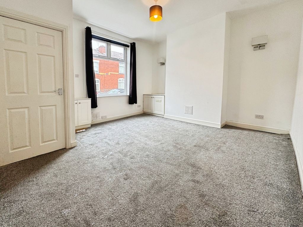 Property photo 2 of 11 Pbox-Img.Jpg