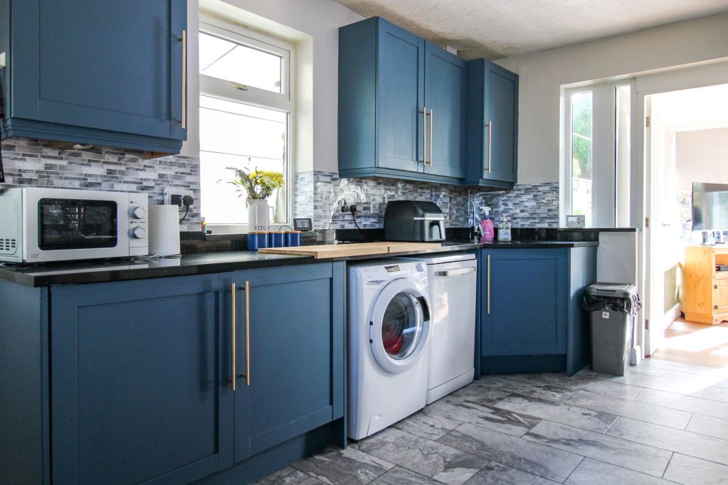 Property photo 3 of 16 Dining Kitchen