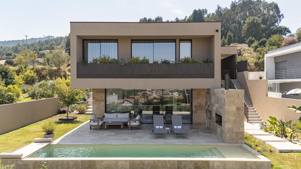 Property photo 1 of 18 T3 Home With Pool In Barcelos, Norte De Portugal