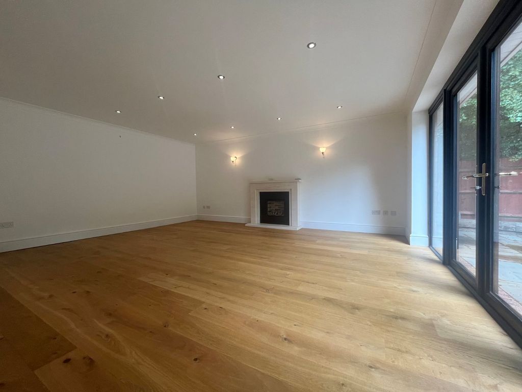 Property photo 3 of 37 Picture No. 24