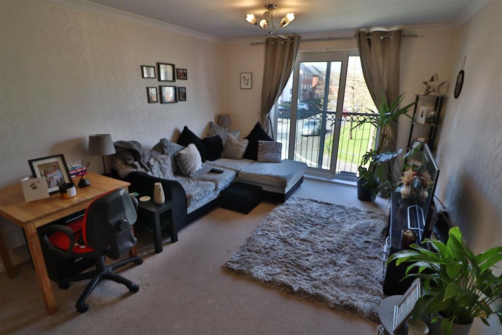 Property photo 3 of 6 Open Plan Lounge/Kitchen