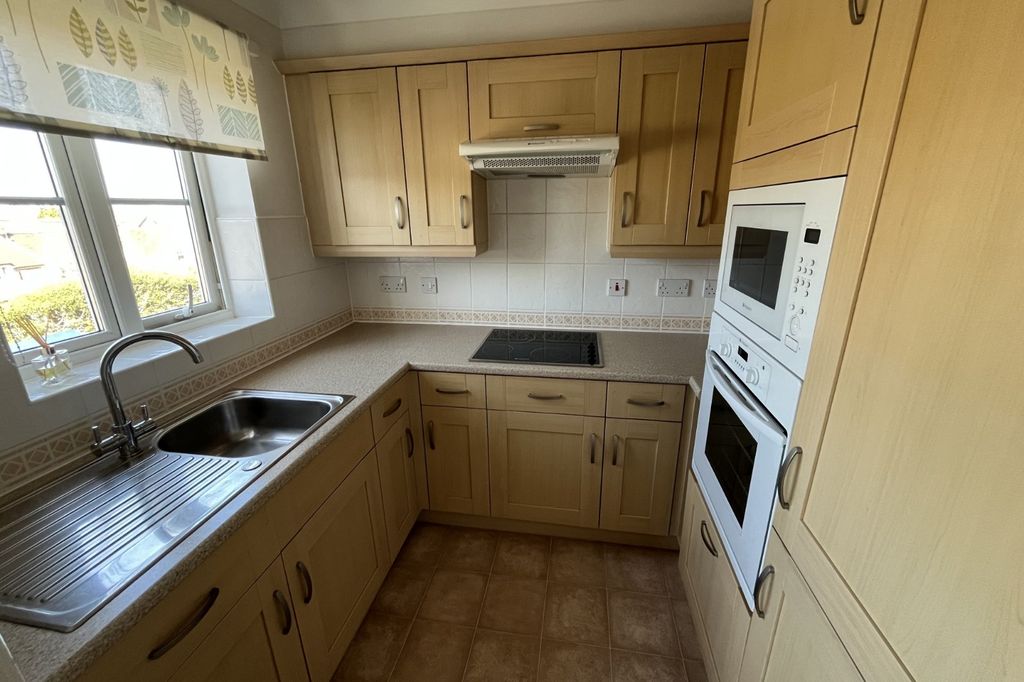 Property photo 2 of 12 Kitchen
