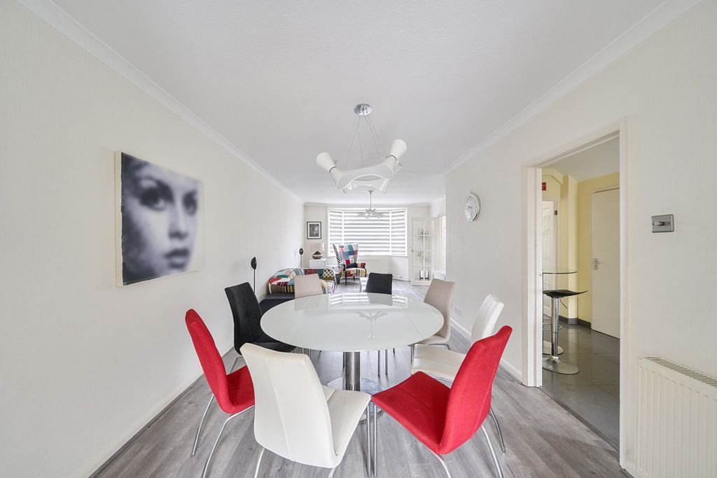 Property photo 3 of 20 1449276-17-69E640...