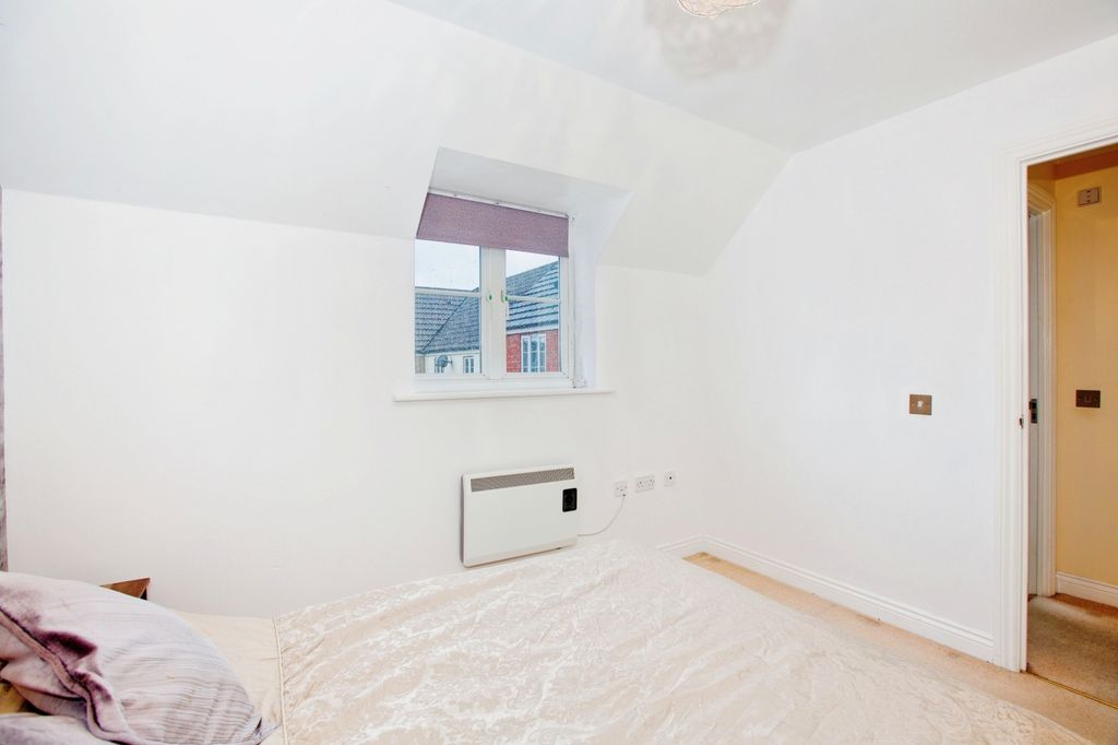 Additional image 7 of 1 bed flat for saleHawks Rise, Yeovil, Somerset BA22