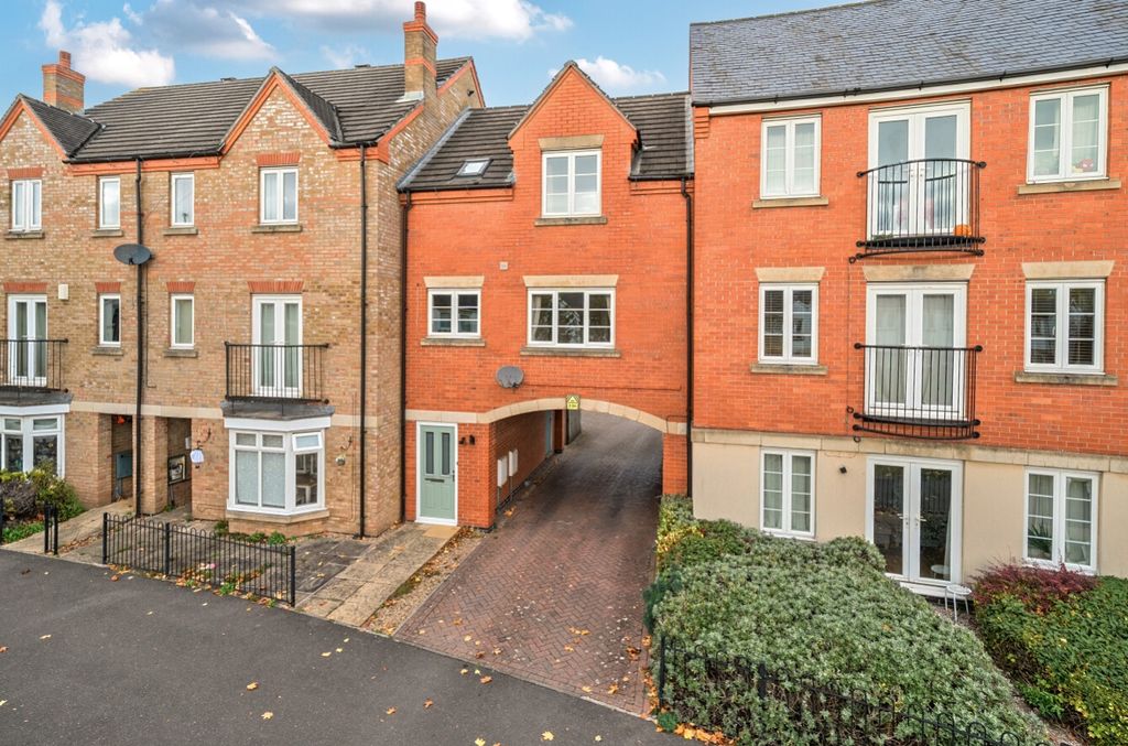 Property photo 1 of 18 -690083E791A96-l-1372816-2-68Ff7A9Eb6837