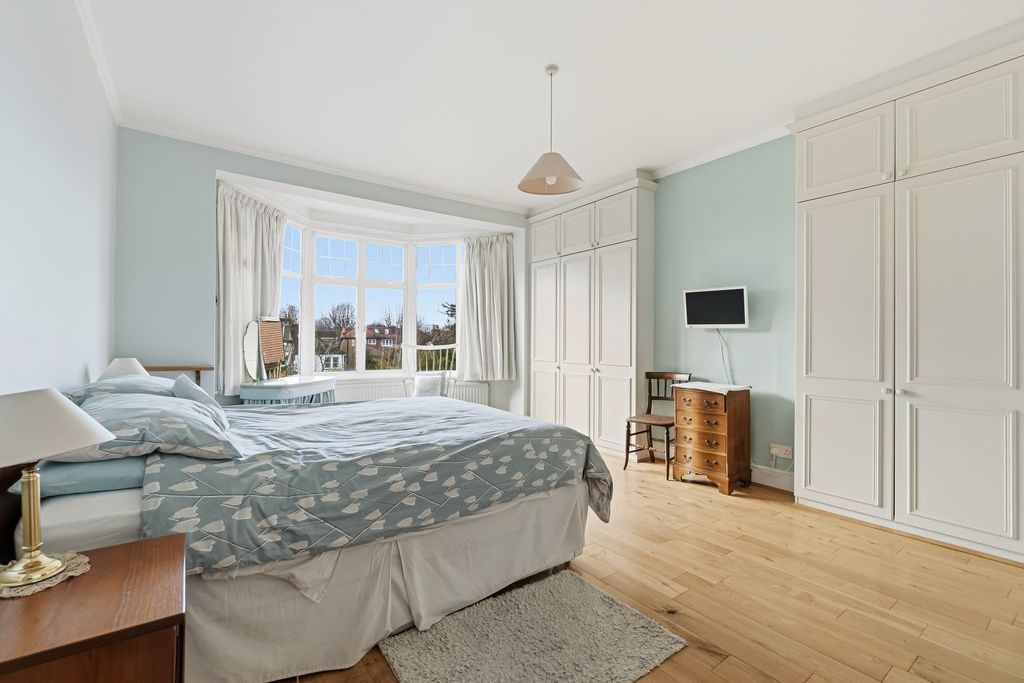 Property photo 3 of 17