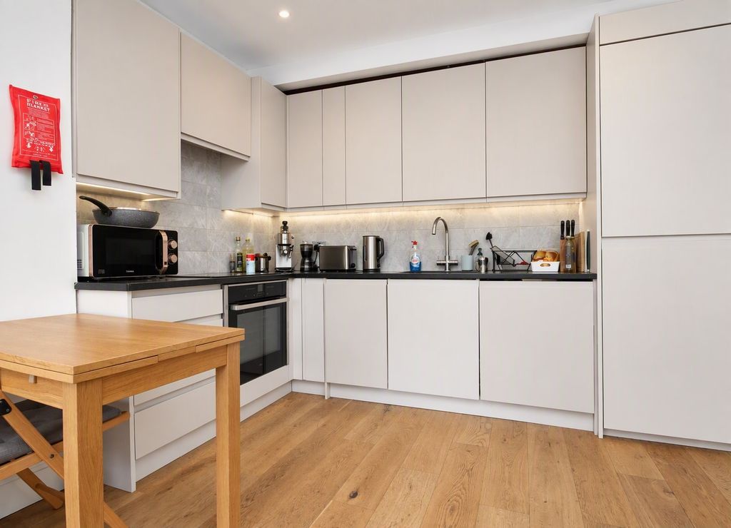 Property photo 3 of 9 Kitchen