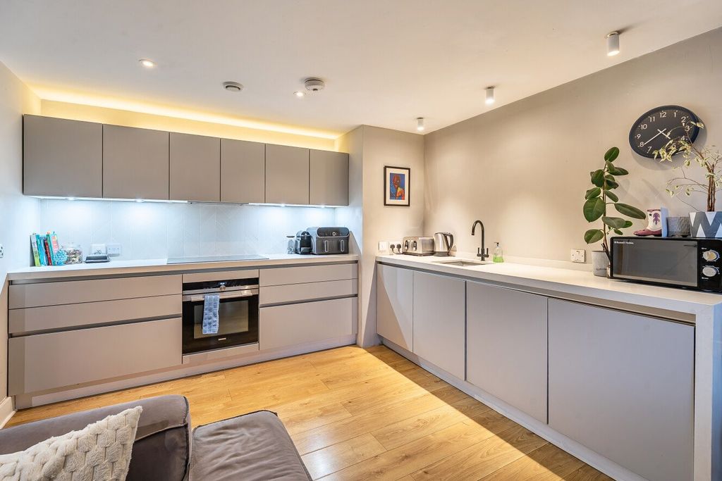 Property photo 2 of 18 Picture No. 15