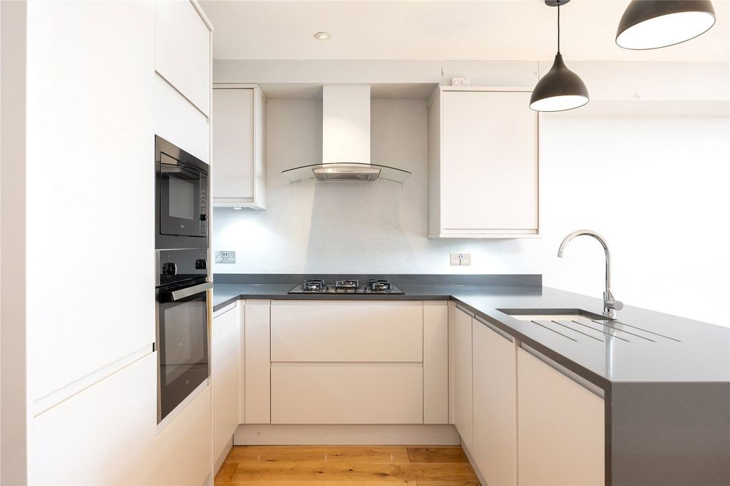 Property photo 3 of 10 Kitchen