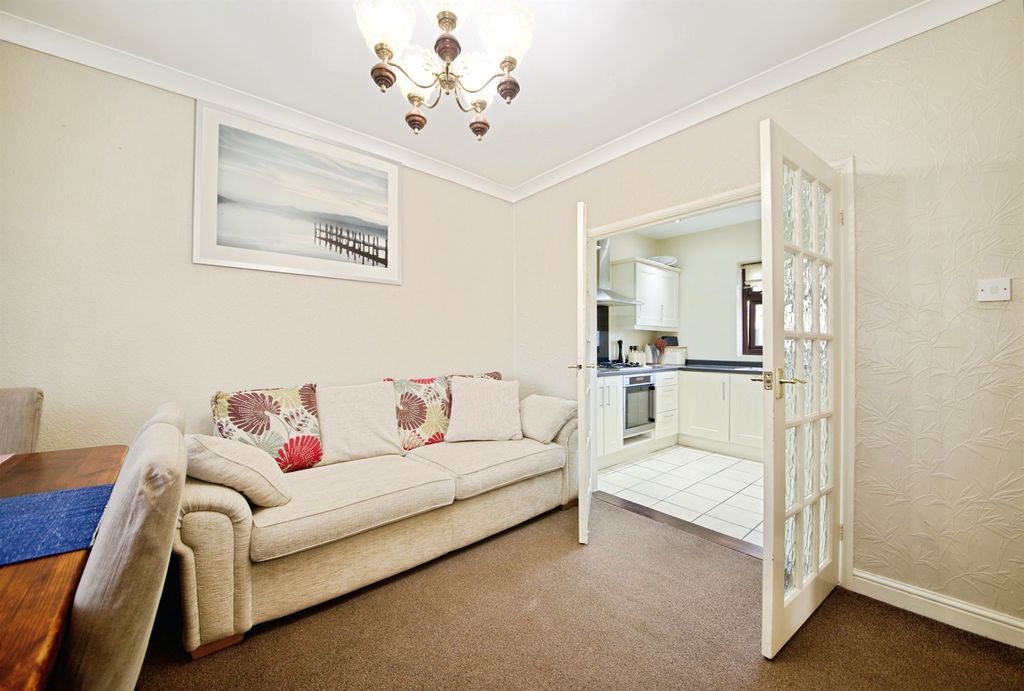 Additional image 4 of 4 bed semi-detached house for saleWood Lane, Dagenham RM8