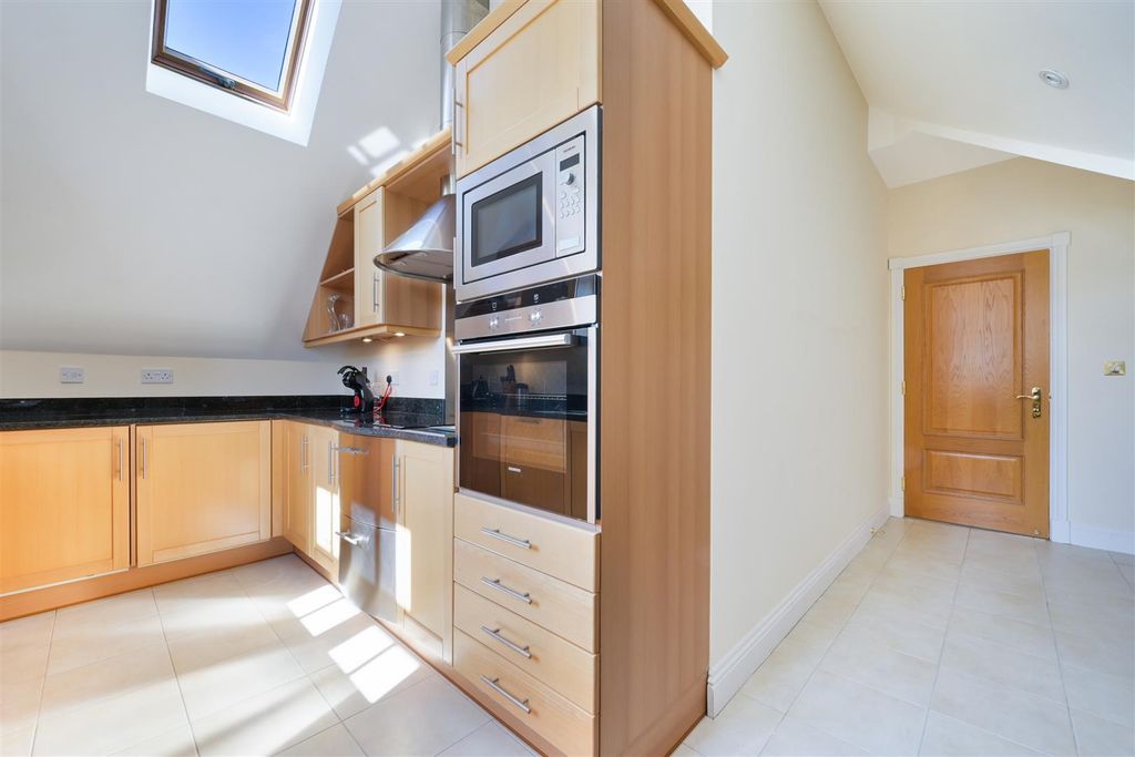 Additional image 4 of 2 bed flat for saleFlanchford Road, Reigate RH2