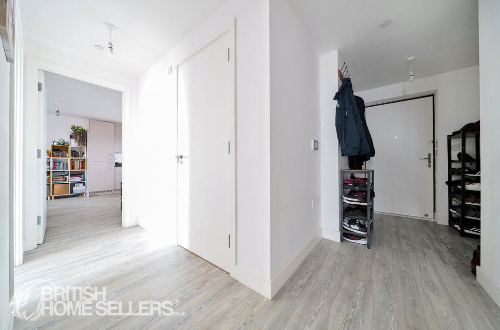 Property photo 2 of 22 Picture No. 16