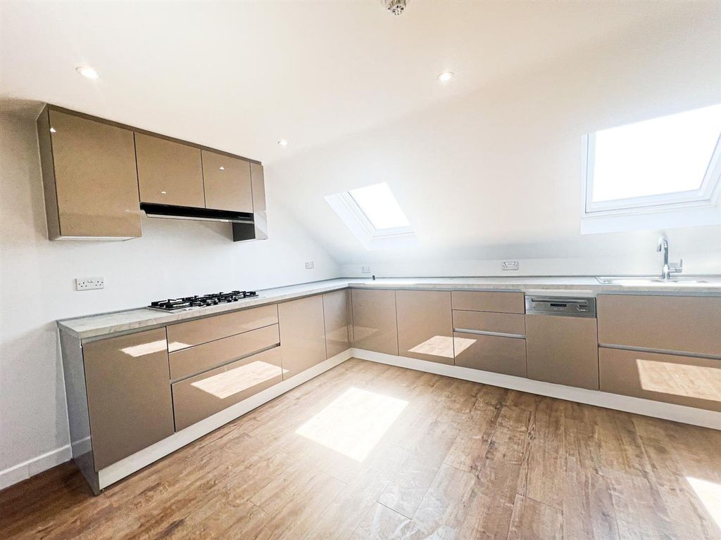 Property photo 3 of 4 Balfour Rd Ig1