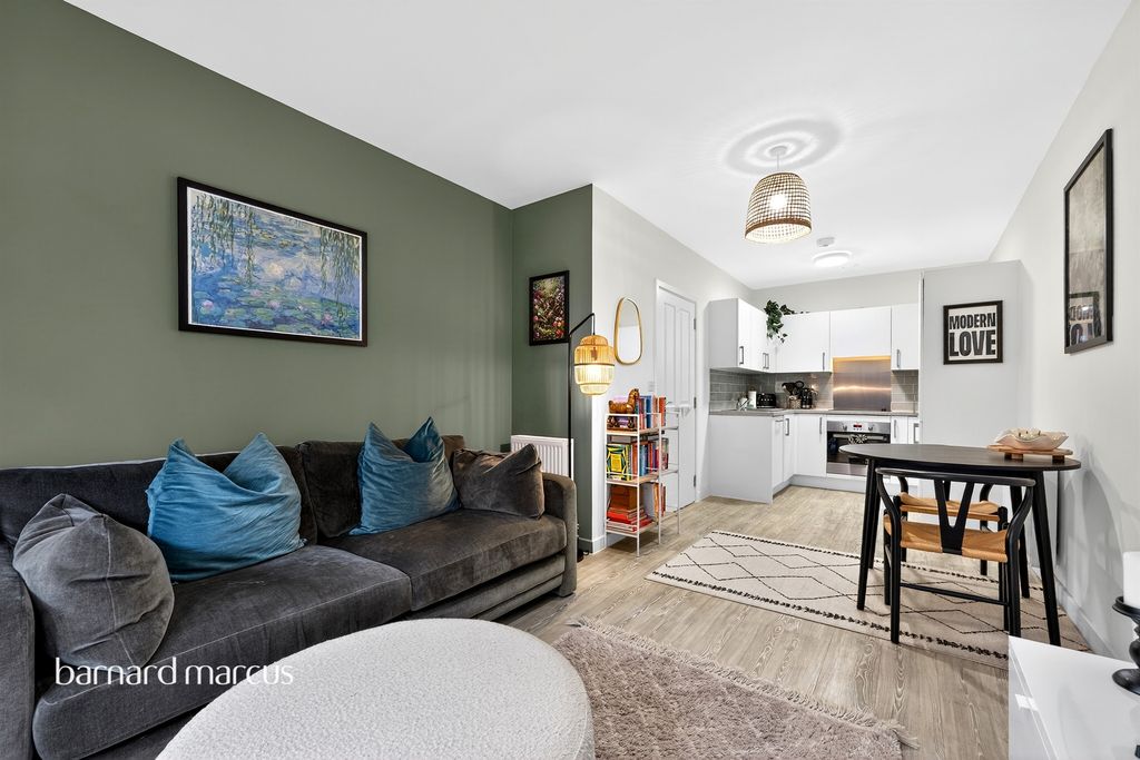 Property photo 3 of 11