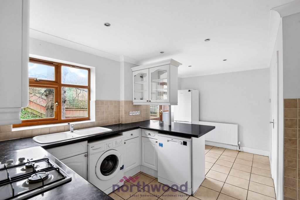 Property photo 2 of 27