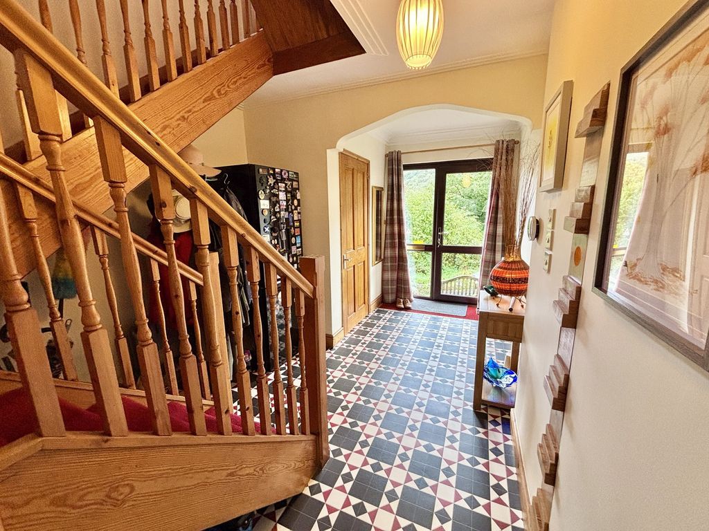 Property photo 2 of 37 Entrance Hall