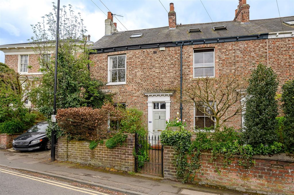 Property photo 1 of 18 External