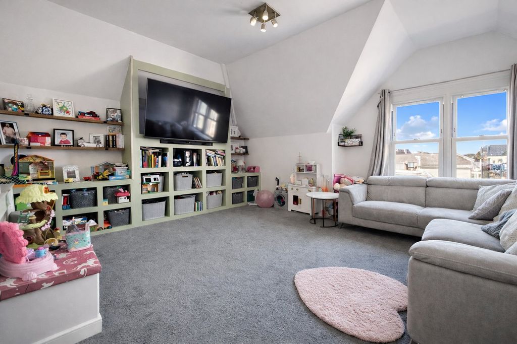 Property photo 3 of 7