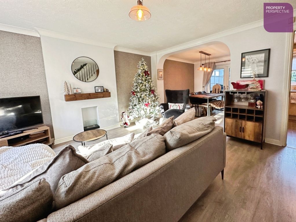 Property photo 3 of 12 Lounge