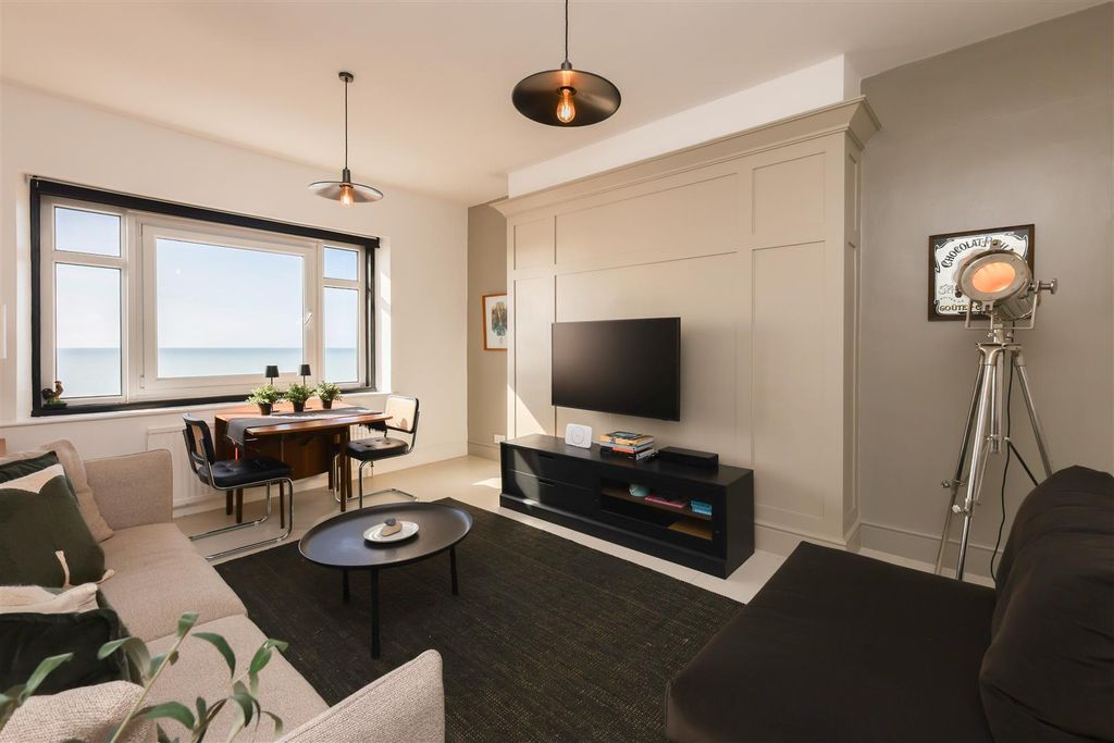 Property photo 1 of 16 Living Room