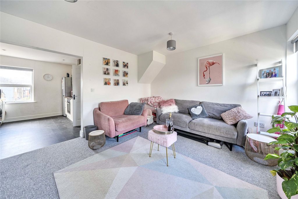 Property photo 2 of 11 Picture No. 12