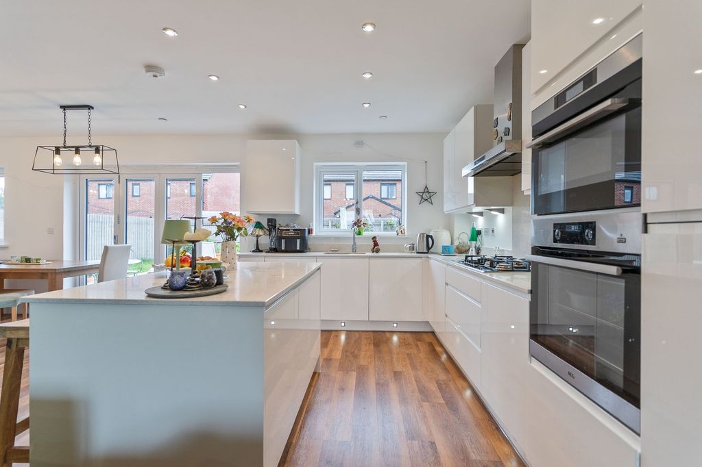 Property photo 2 of 24