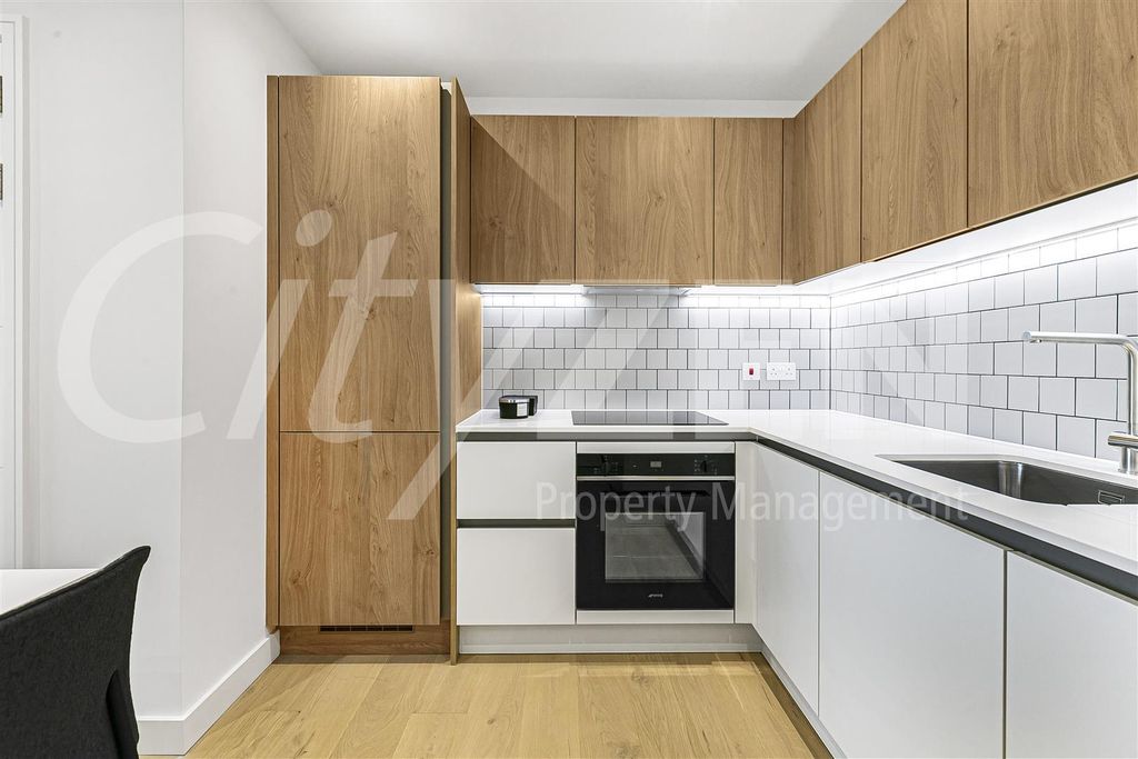 Property photo 3 of 34 Kitchen