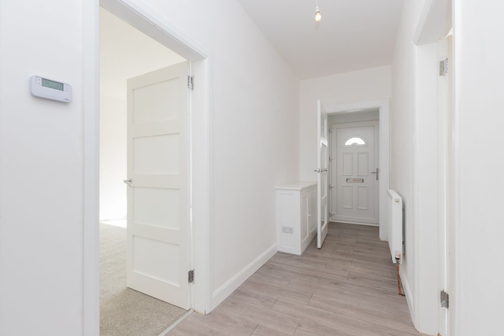 Property photo 3 of 35 Entrance Hallway