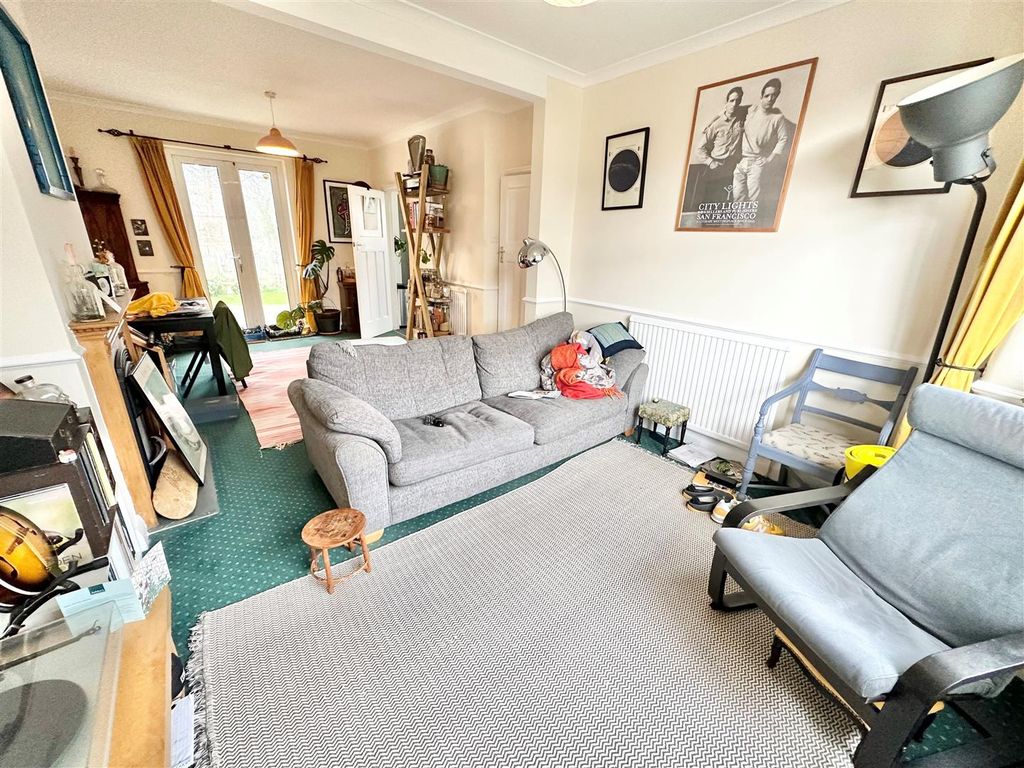 Property photo 2 of 13 Lounge A.Jpg