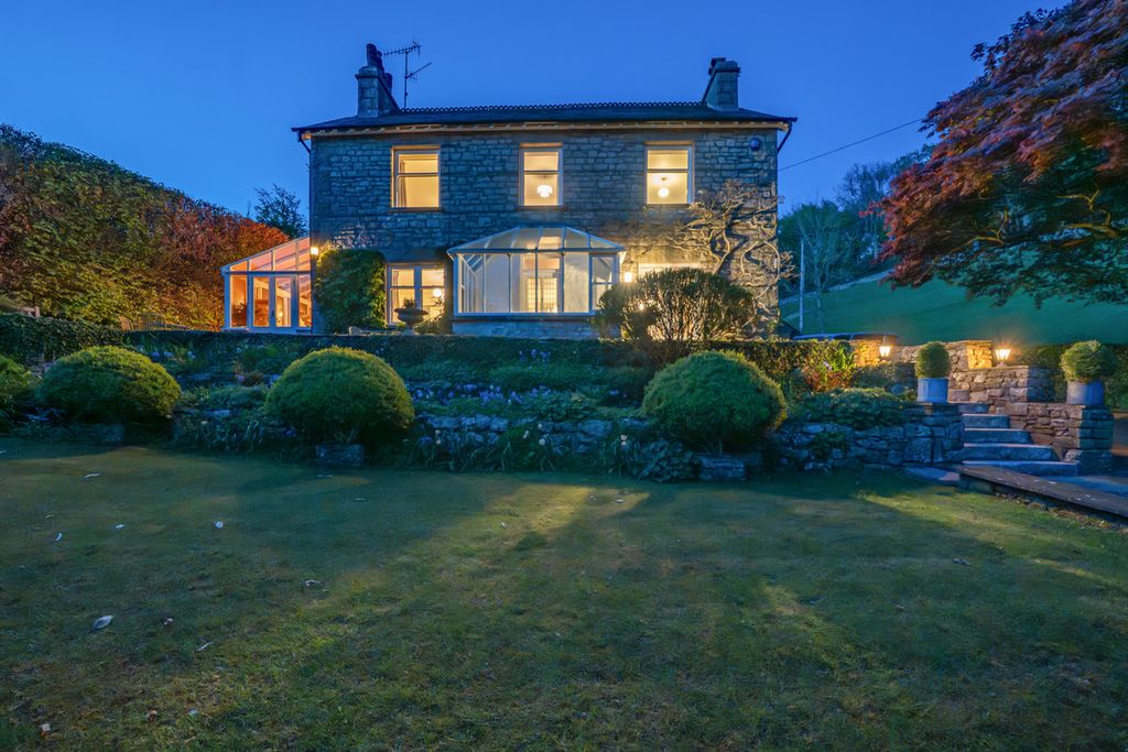 Property photo 1 of 45