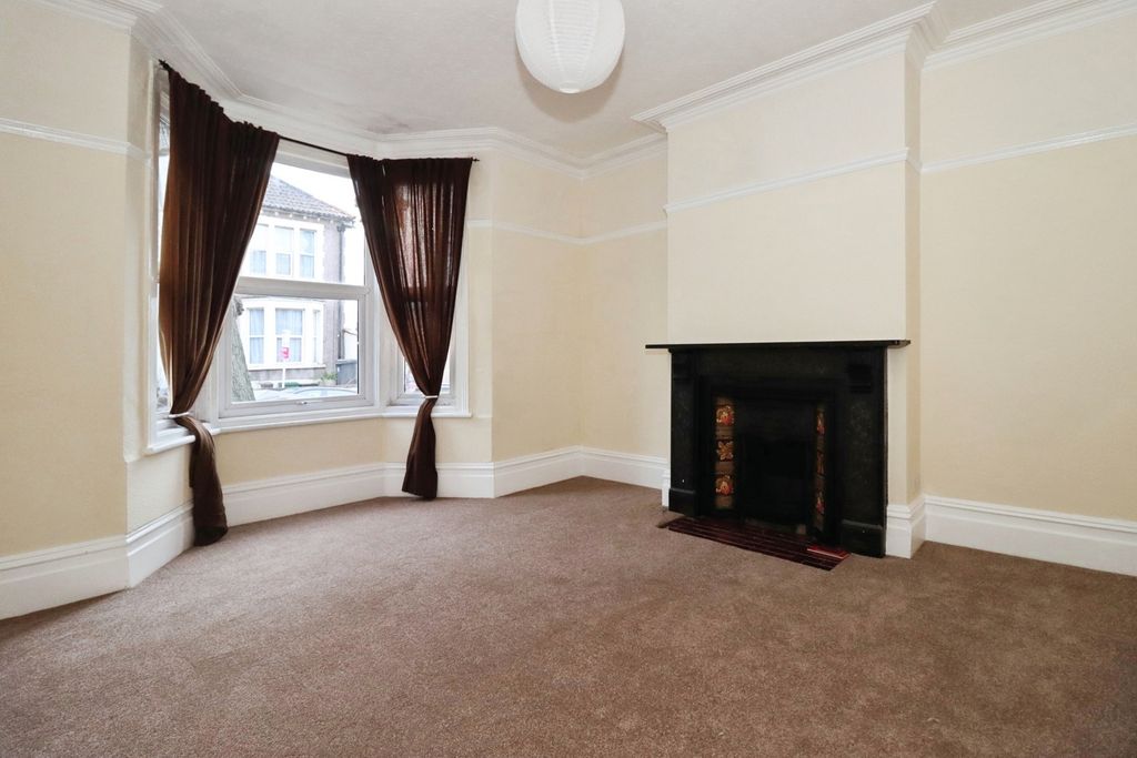 Property photo 2 of 17 Lounge